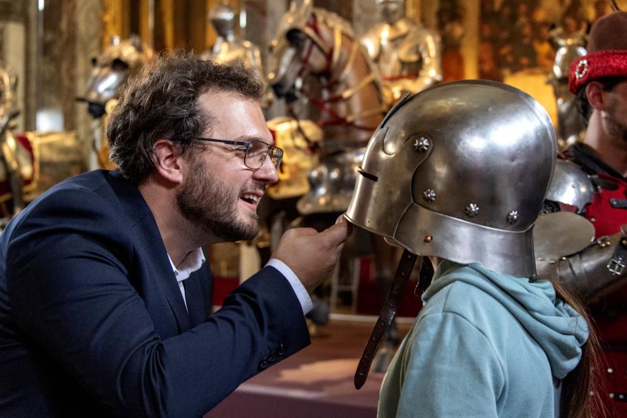 Démonstration d'armures dans le salon d'Hercule