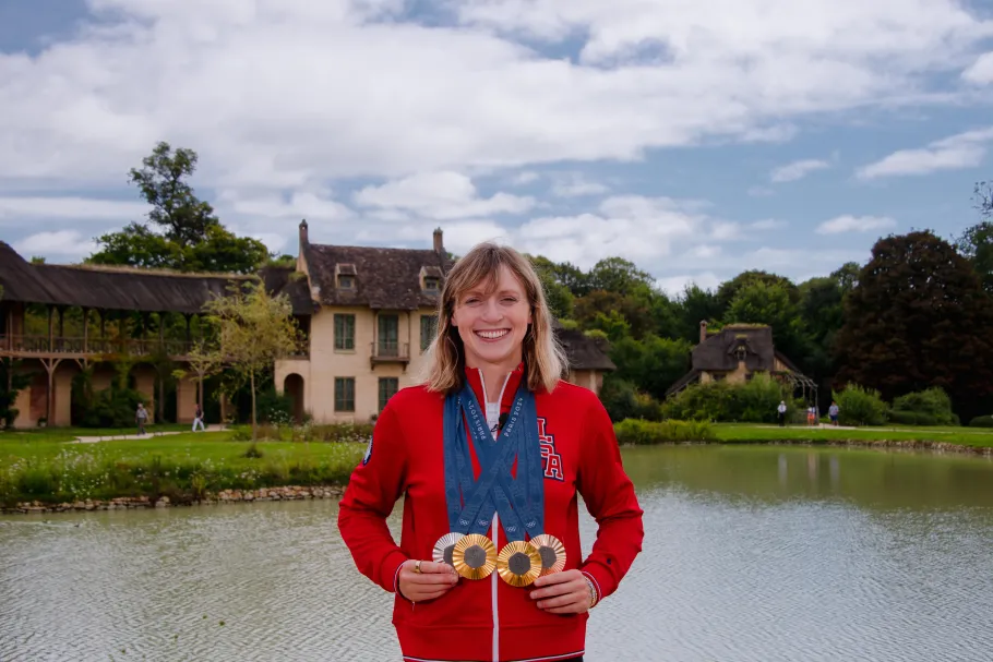 Séance photo de la nageuse américaine Katie Ledecky avec ses quatre médailles olympiques